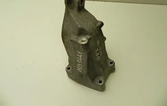 Mercedes-Benz E W212 Engine mounting bracket A6512233404 MB1221