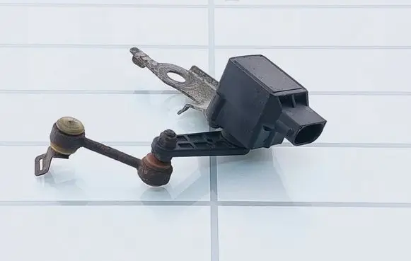 BMW 7 E65 E66 Headlight/headlamp level sensor 1093697