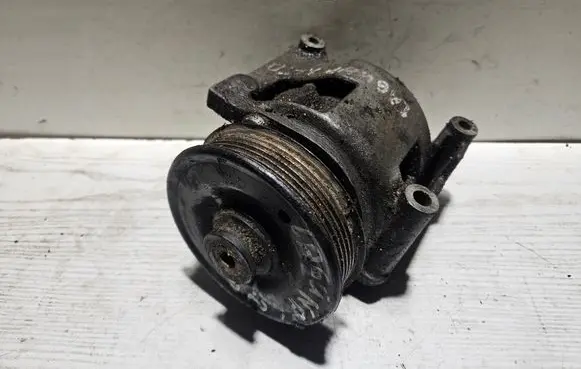 Renault Laguna I Power steering pump 7846075
