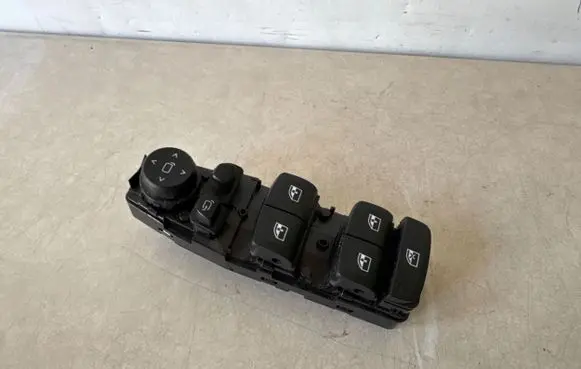 BMW 5 G30 G31 Electric window control switch 6832729