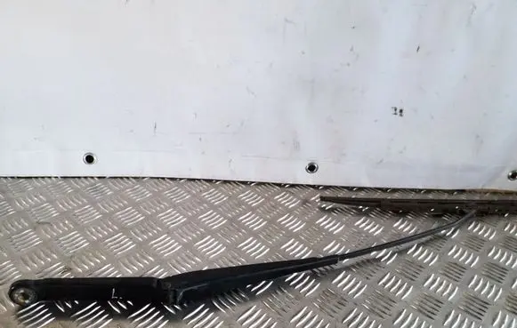 Front wiper blade arm