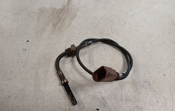 Volkswagen Touran I Exhaust gas temperature sensor 03G906088K