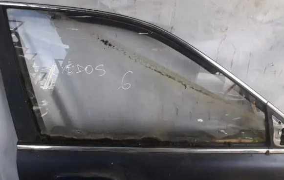 Mazda Xedos 6 Front door window glass four-door