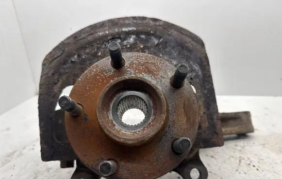 Nissan Qashqai Front wheel hub spindle knuckle