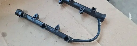 Chrysler Pacifica Fuel distributor 05281429AA