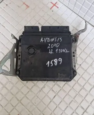 Toyota Avensis T270 Engine control unit/module 8966105D11 MB2759001401