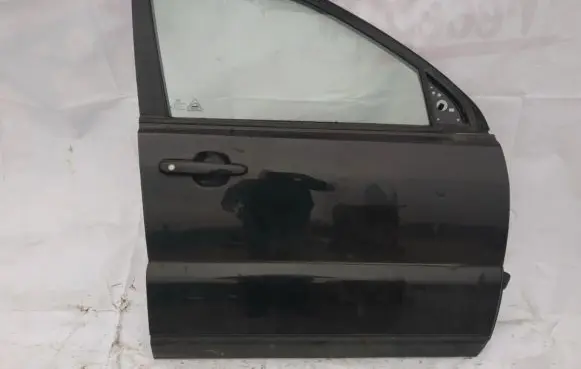 KIA Sportage Front door juoda