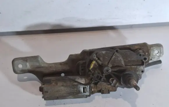 Volkswagen Golf III Rear window wiper motor 1H6955713A