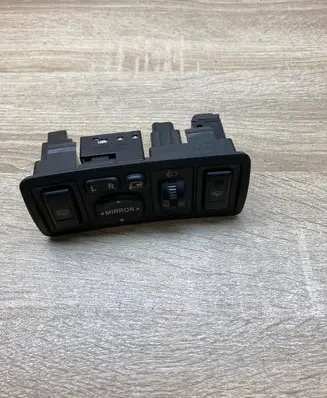 Toyota Avensis T250 Wing mirror switch 183575 77669