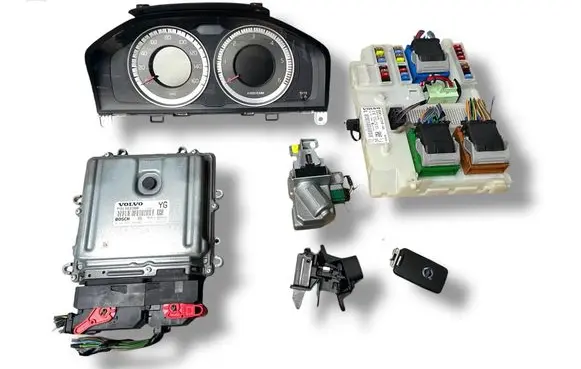 Volvo V60 Engine ECU kit and lock set 0281015286 P31303388