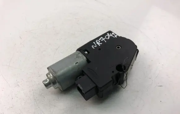 Nissan Qashqai Front door window regulator motor 91295JD01A
