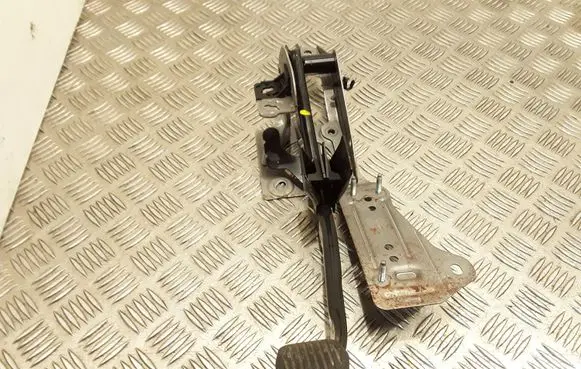 Ford Focus Brake pedal 4M512467AR 10256M03