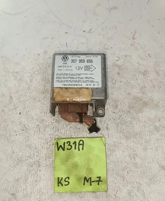 Volkswagen PASSAT B4 Airbag control unit/module 357959656