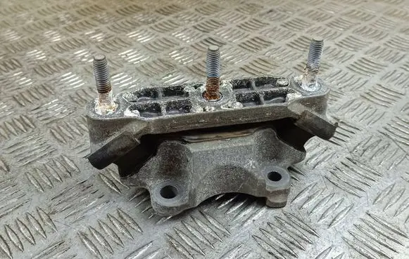 Jeep Grand Cherokee WL Gearbox mount 68375820AA
