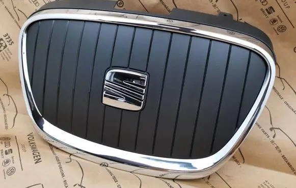 Seat Leon (1P) Front bumper upper radiator grill 1P0853651F