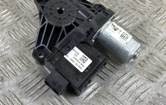 Jeep Renegade Rear door window regulator motor E0697200