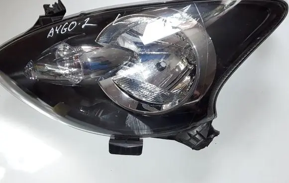 Toyota Aygo AB10 Headlight/headlamp 811500H080