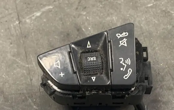 Steering wheel buttons/switches