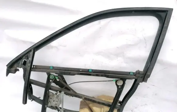 Audi A4 S4 B5 8D Front door window/glass frame 