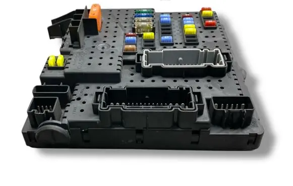 Volvo S60 Fuse module 30728512 28017881 06W106