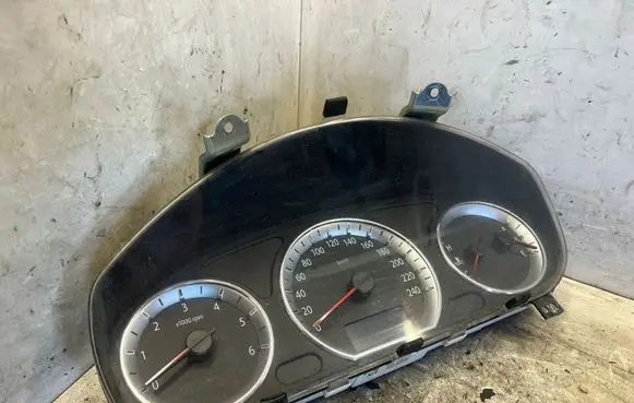 Hyundai Sonata Speedometer (instrument cluster) 940043K775