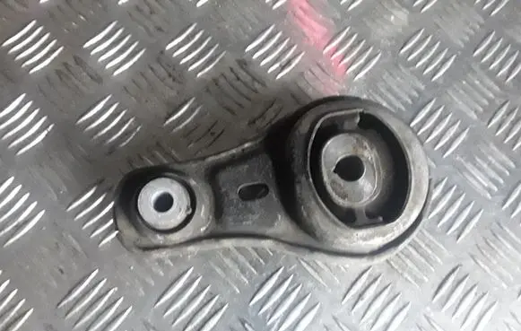 Opel Vivaro Engine mount bracket 112388746R