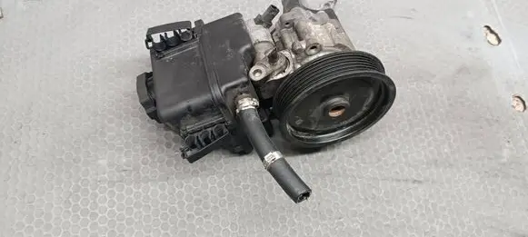 Mercedes-Benz C W204 Power steering pump A0064661501 7693900509
