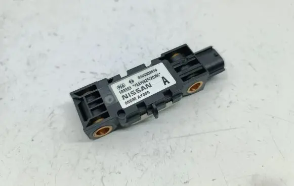 Nissan Note (E11) Airbag deployment crash/impact sensor 98830AY00A 0285003019