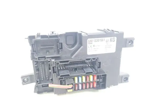 Opel Corsa D Fuse box set 13301561