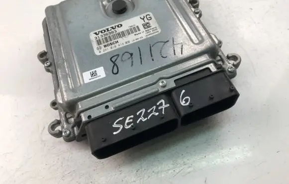 Volvo V70 Engine control unit/module ECU 31336983 0281018414