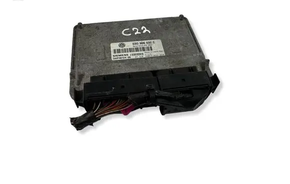 Volkswagen Polo Engine control unit/module 03D906032C 5WP401246