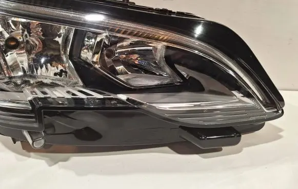 Peugeot 3008 II Headlight/headlamp 9810478080