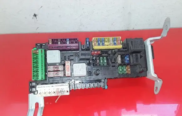 Mercedes-Benz E W212 Fuse module 168298 1670660