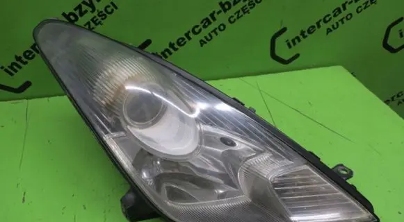 Toyota Avensis T220 Headlight/headlamp