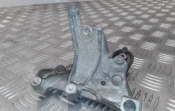 Volvo S40 Engine mounting bracket 9648584680