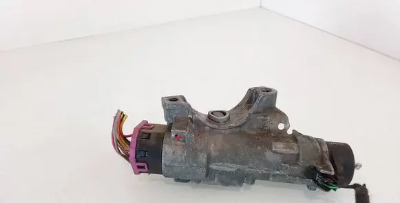Volkswagen PASSAT B5 Ignition lock 4B0905851A