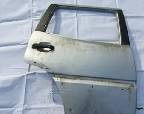 Nissan Terrano Rear door sidabrines