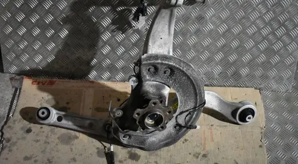 BMW 8 G15 Rear wheel hub