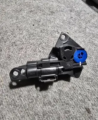 BMW 5 F10 F11 Glove box lock 1600086