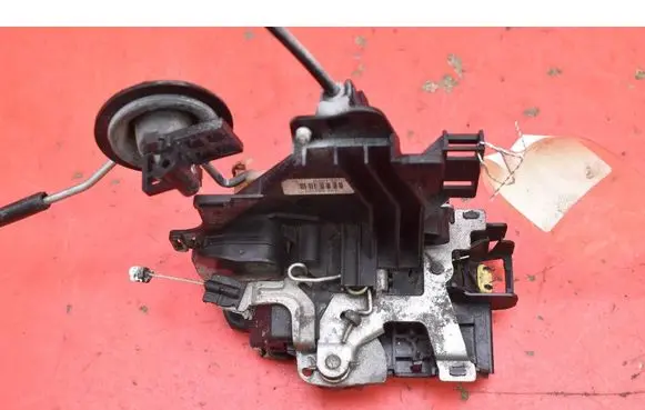 Volkswagen Transporter - Caravelle T5 Front door lock 3B1837016