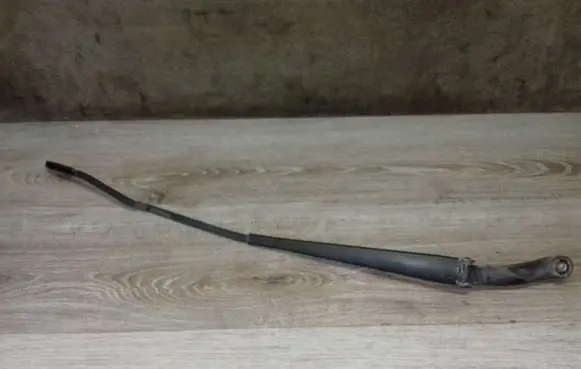 Front wiper blade arm