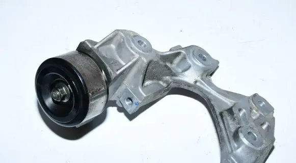 Engine mounting bracket