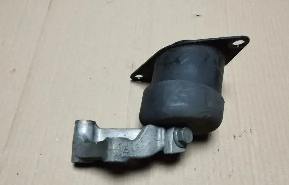 Honda Accord Engine mount bracket