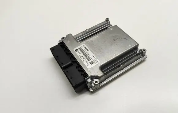 BMW 5 E60 E61 Engine control unit/module 7811151 DDE7811151 0281015130