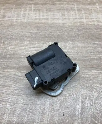 Audi A8 S8 D3 4E Air flap motor/actuator 4E0820511 0132801323