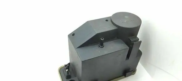 Mercedes-Benz E W124 Central locking vacuum pump 0008000948