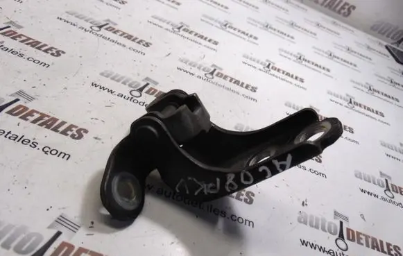 Honda Accord Front door upper hinge