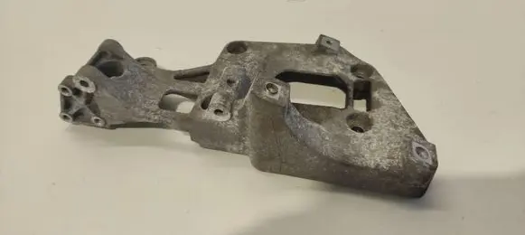 Volkswagen PASSAT B6 Generator/alternator bracket 06F903143F