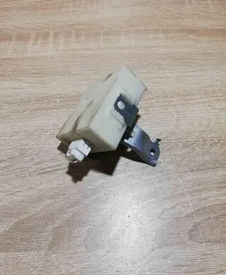 Toyota Corolla Verso AR10 Door central lock control unit/module 8974105050