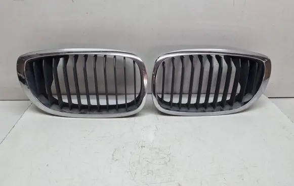 BMW 3 E46 Front grill 7064322 7064320